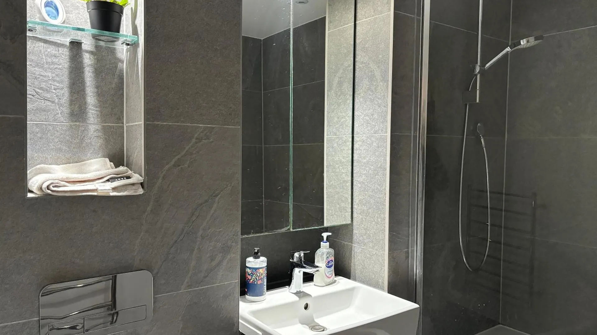 Homestay Double Room With Shares Bathroom London